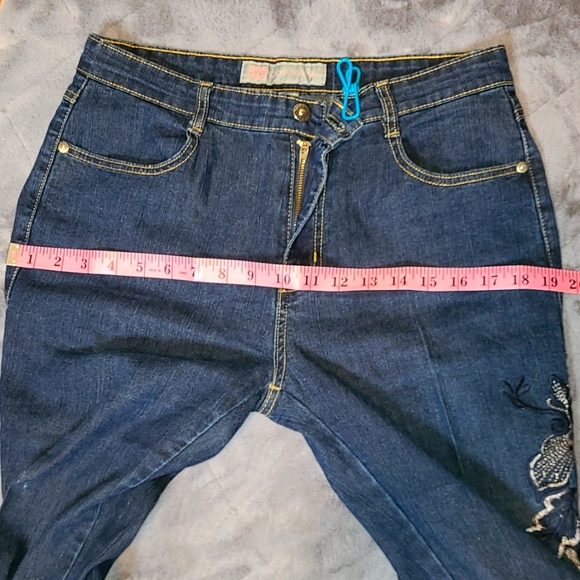 Cos Blue Jeans with embroidery - Picture 9 of 9